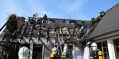 Požár rodinného domu ve Vestci u Prahy - foto: HZS Středočeský kraj